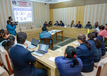 सामुदायिक विद्यालयमा साना डाक्टर कार्यक्रम सञ्चालन गर्दै काठमाडौँ महानगर