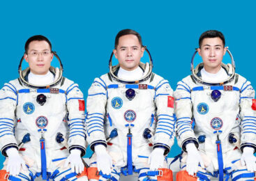 अन्तरिक्षमा रहेका तीन चिनियाँ अन्तरिक्षयात्रीको बसाइ एक महिना थपियो