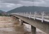 क्रुज नारायणी पुलमा अड्किएपछि आवतजावत बन्द, हजारौं यात्रु प्रभावित