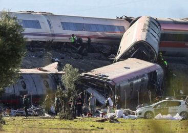 स्पेनमा दुई रेल ठोक्किँदा मृत्यु हुनेको संख्या ६८ पुग्यो